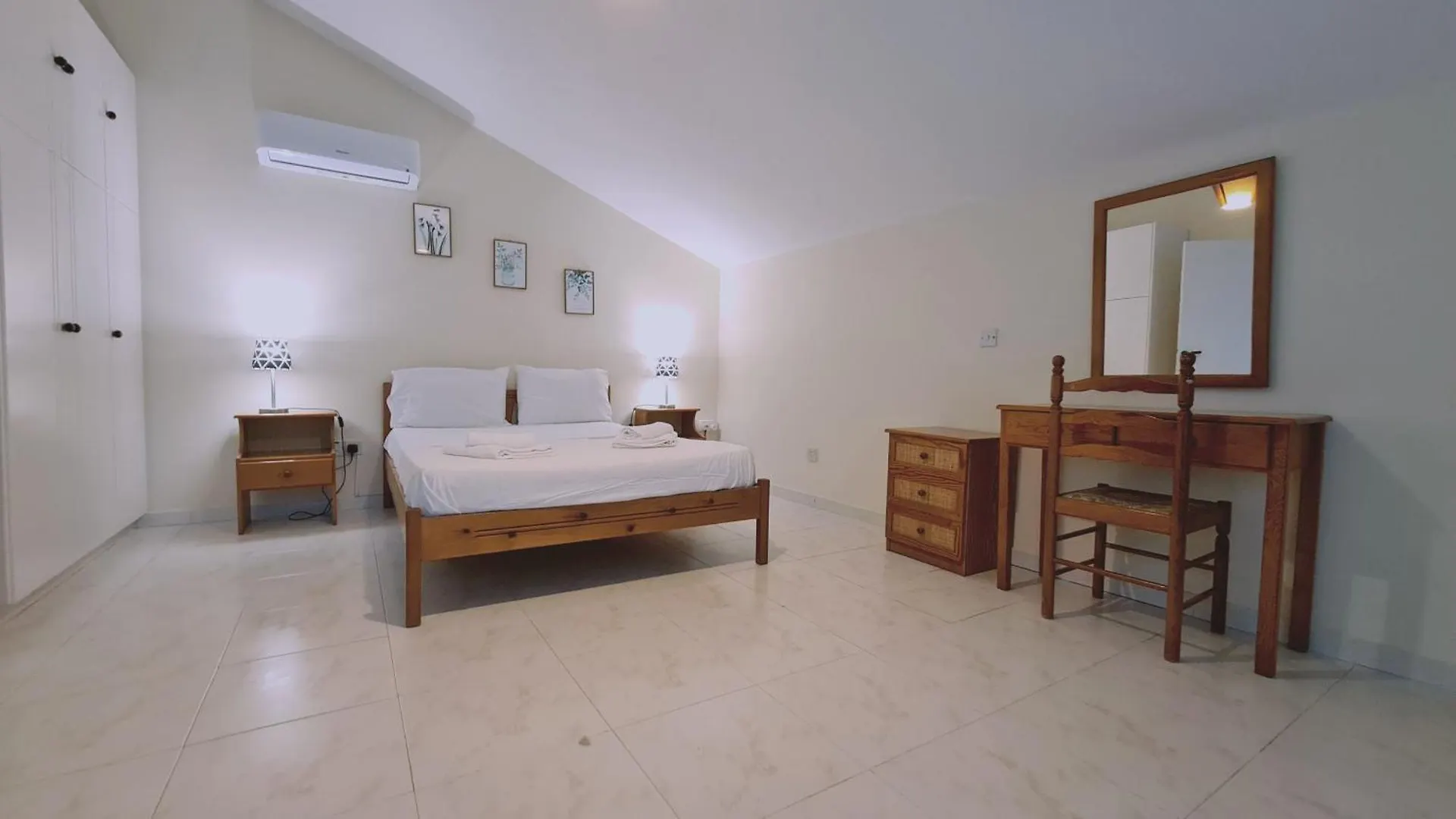 Stay Sea And Salt Lake Panoramic View Apt Larnaca 0*,