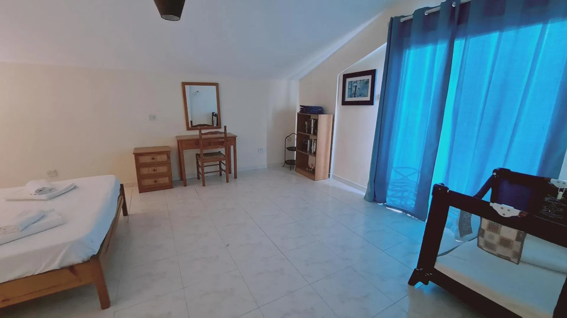 Stay Sea And Salt Lake Panoramic View Apt Larnaca Cyprus