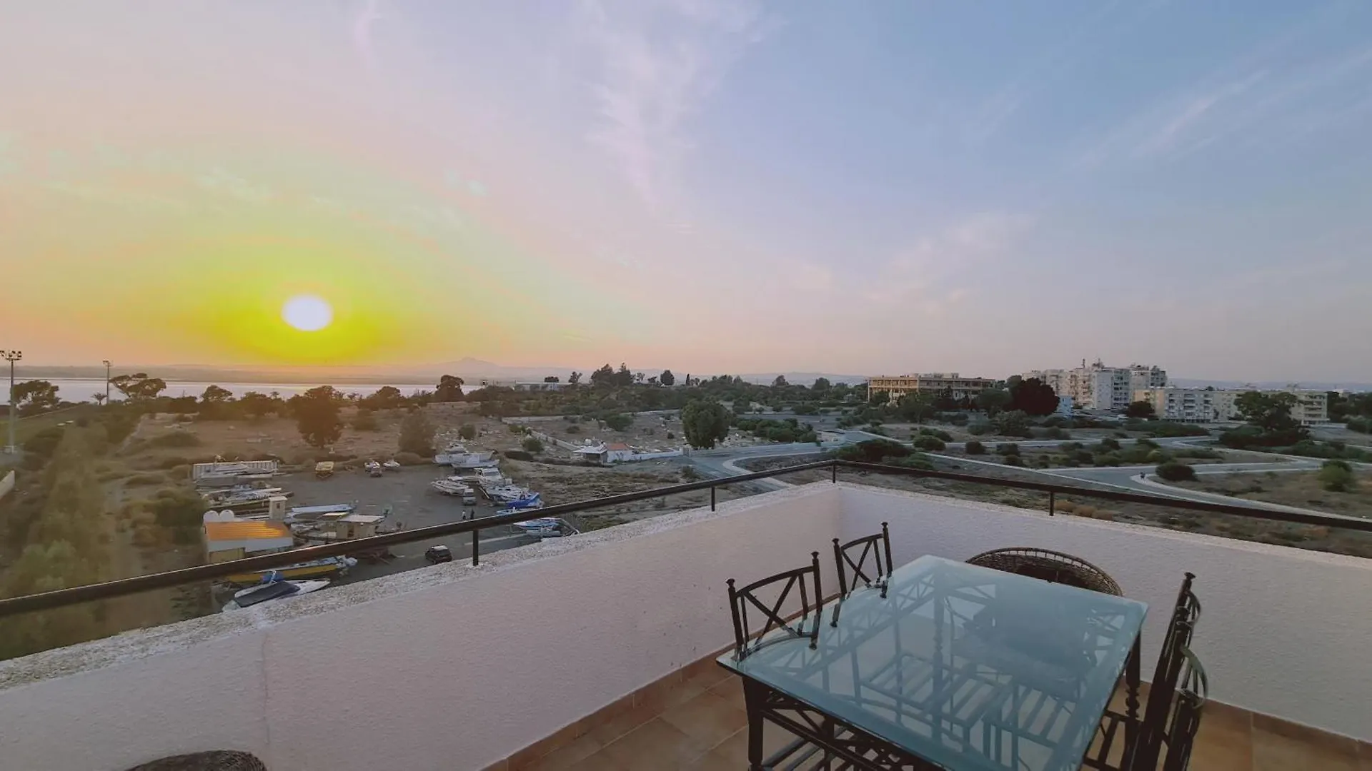 Stay Sea And Salt Lake Panoramic View Apt Larnaca